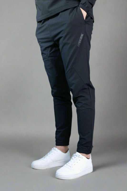 Streetwear active jogger with seam detailing.